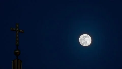 Berlin, Germany 2021-Timelapse Of Berlin Cathedral With Full Moon Video stock 150407909