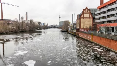 Berlin, Germany 2021- Winter Time Lapse of floating ice on river Spree and Stock-Footage 149999314