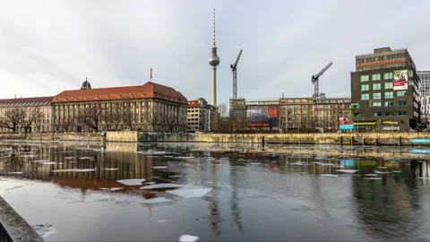 Berlin, Germany 2021- Winter Time Lapse of floating ice on river Spree and tv 動画素材 150268649