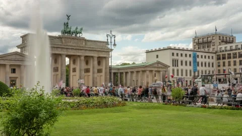 Berlin, Germany, August 29., 2020: Timelapse of Brandenburg Gate with a large Stockbeeldmateriaal 140159967