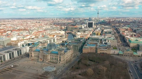 BERLIN, GERMANY - MARCH 28, 2019. Berlin Brandenburg Gate and Reichstag panorama Stock Footage 105544769