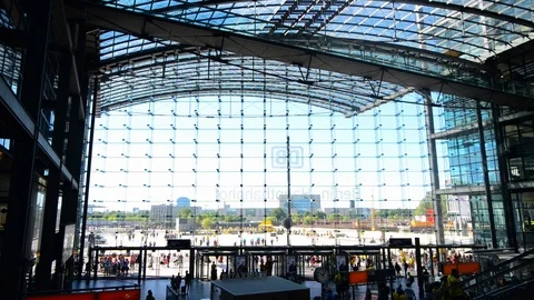 BERLIN GERMANY MAY 27 2017 Berlin Hauptbahnhof hall. Stock Footage 127153984