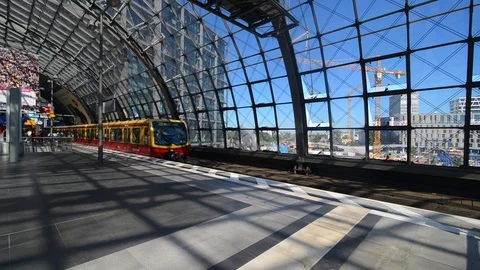 BERLIN, GERMANY MAY 27 2017 Train leaves from Berlin Hauptbahnhof. Stock Footage 127154011
