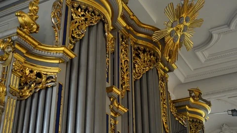 BERLIN GERMANY MAY 27 2017 Cathedral interior with organ side view. 스톡 동영상 127154080