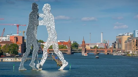 BERLIN, GERMANY - MAY,2019: Molecule Man statue on Spree river in Berlin city Stock-Footage 124876536