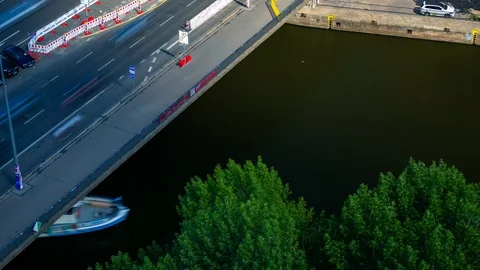 BERLIN, GERMANY - MAY,2019: Timelapse view of a boat and ship movement on Spree Video stock 124879379