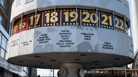 Berlin, Germany, Urania World Clock reveal shot of TV Tower. Stock-Footage 116246565