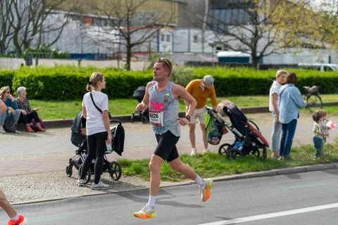 Berlin Halfmarathon April 14 2024 Stock-Fotos