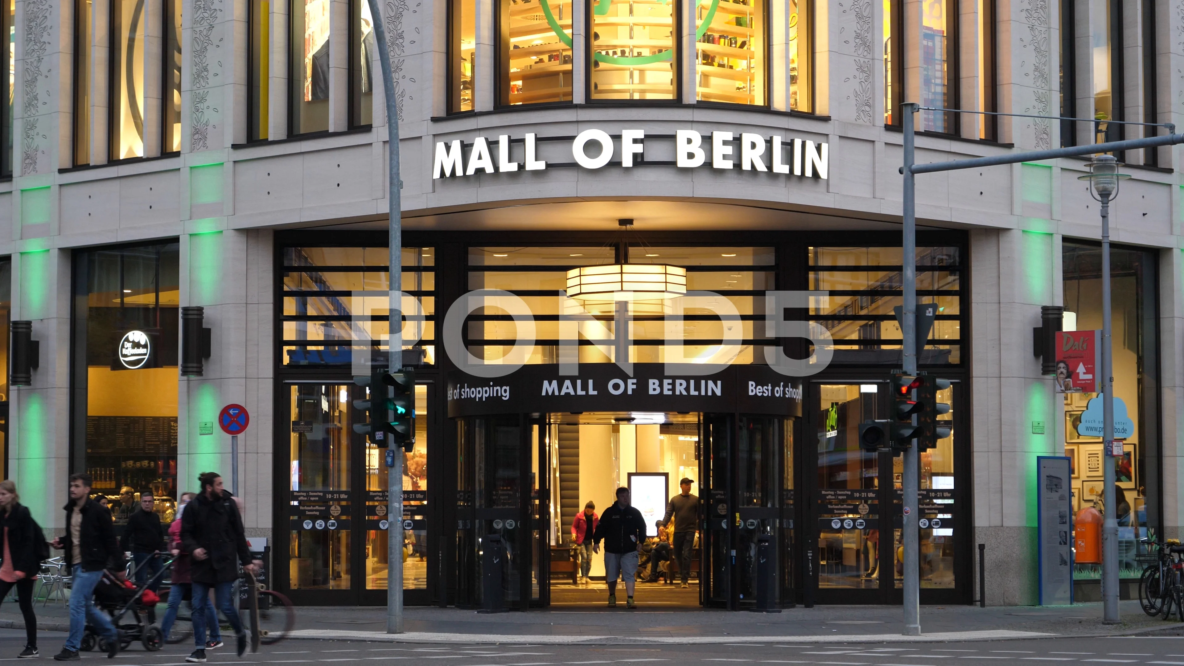 Video Berlin Mall Facade Entrance People Walking Shopping And