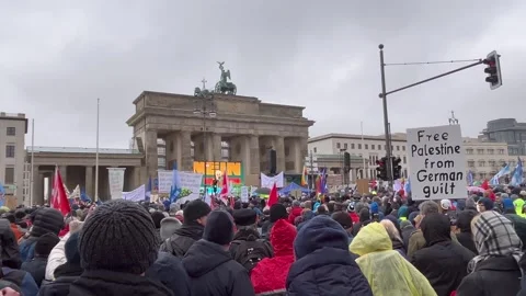 Berlin: Peace protest at the Brandenburg Gate in Berlin's Mitte district, 4K Stock Footage 256472852