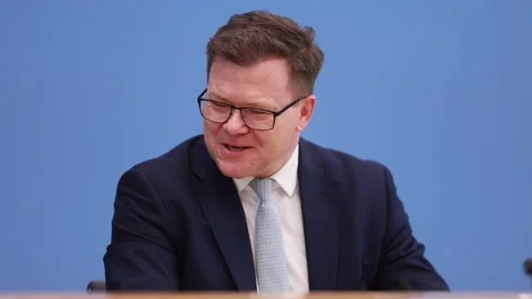 Berlin proposes 67 measures to cut 25 million tonnes of CO2 by 2030, Berlín, DE  Stock Footage 331453934