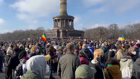 Berlin: Protest against the war in the Ukraine in Tiergarten district, 4K Stock Footage 171162651