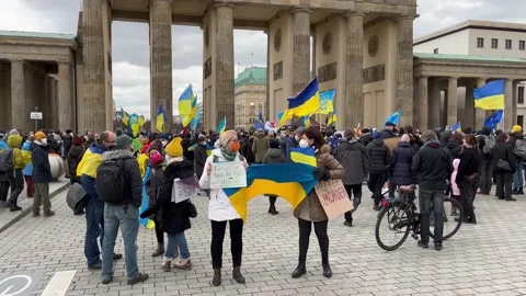 Berlin: Protest at the Brandenburg Gate against war in the Ukraine, 4K Stock Footage 170713531