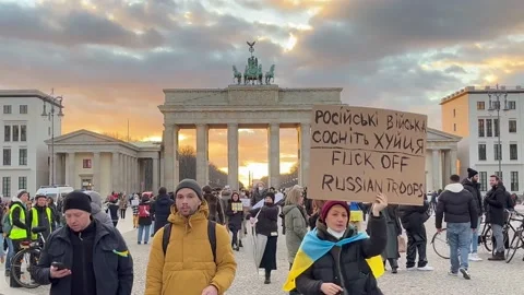 Berlin: Protest at the Brandenburg Gate against war in the Ukraine, 4K Stock Footage 171162445