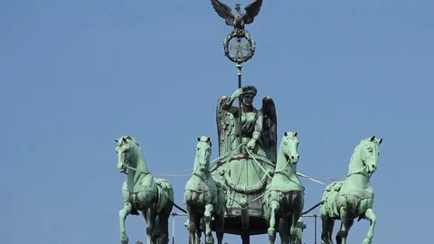 Berlin quadriga brandenburg gate close up 스톡 동영상 78419432