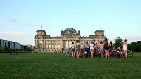 Berlin Reichstag Timelapse Stock-Footage 69879679