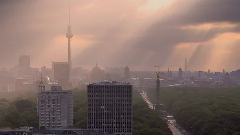 Berlin - Skyline - Realtime -  Sunup - static - 4K Vídeo Stock 80933774