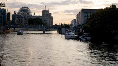 Berlin, Spree river at sunset with Bundestag in background 스톡 동영상 116240997