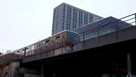 Berlin surface metro S-bahn train arriving in Alexander Platz 스톡 동영상 116246861