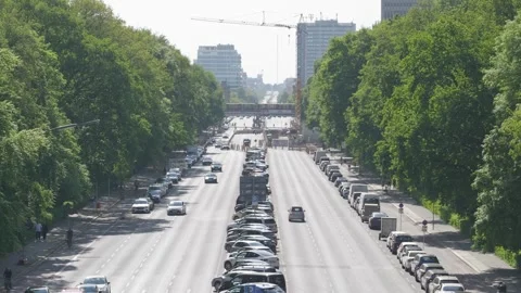 Berlin Tiergarten Strasse des 17 Juni Traffic View Victory Column - May 9 2024 Video stock 329325926