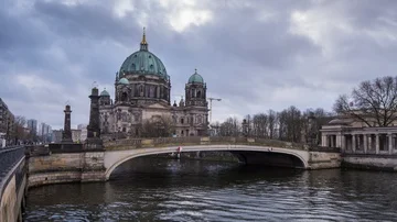 Berlin Time Lape with a Dynamic Sky and Popular Places Stock Footage 85913486