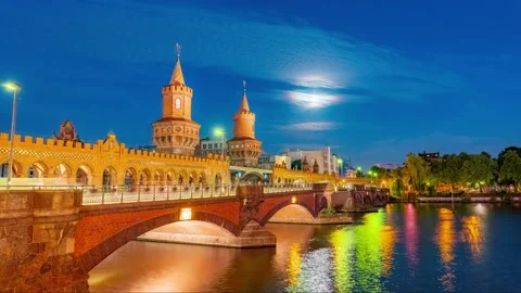 Berlin timelapse at Oberbaum Bridge and Spree River, Berlin, Germany Stock-Footage 138591164