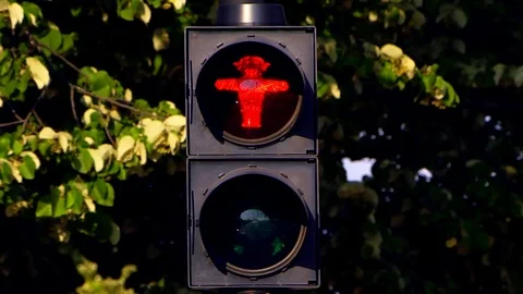 Berlin Traffic lights close Stock Footage