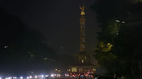 Berlin Traffic in the Night at the Victory Column Stock-Footage 58971408