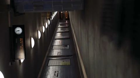 Berlin-ubahn-train-coming 库存影片 139419230