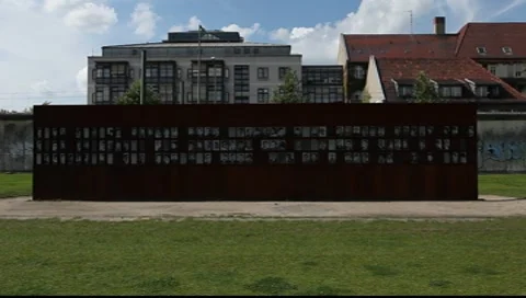 Berlin Wall Memorial at Bernauer Strasse Vídeo Stock 8508125