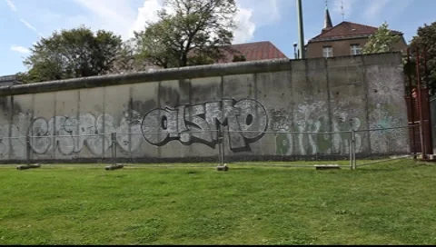 Berlin Wall Memorial at Bernauer Strasse Vídeo Stock 8508137
