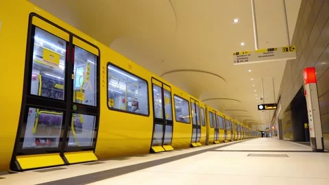 Berlin yellow subway train leaving station Rotes Rathaus with doors closing Stock Footage 159664940