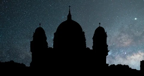 Berliner Dome at night, Germany. Time lapse of stars at night Video stock 114508902