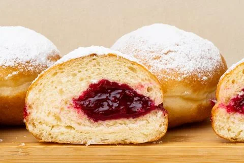 Berliners (German donuts) with raspberry jam Foto stock