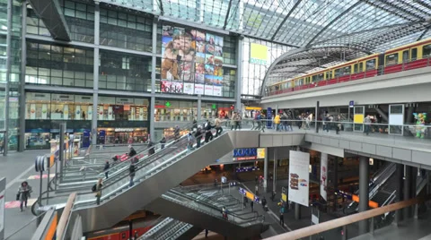 Berlin's main train station (Hauptbahnhof) in time lapse Video stock 27487173