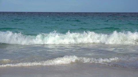 BERMUDA OCEAN WAVES 動画素材 102346260