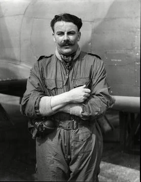 Bernard Lynch Who Ejected From A 500 M.p.h. Meteor Jet Fighter. Foto stock