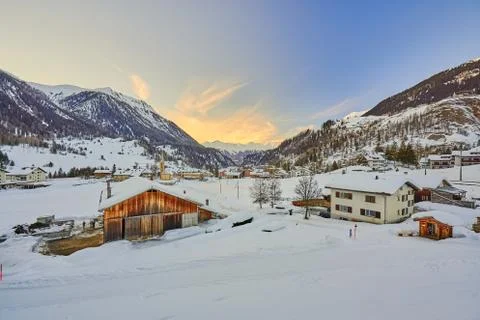 The Bernina Express Red Train through the Alps Stock-Fotos