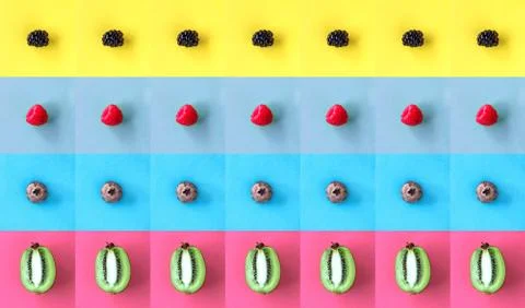 Berries and kiwi fruit. Pattern made of healthy fruit. Foto stock