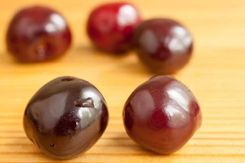 Berry cherry on the board Foto stock