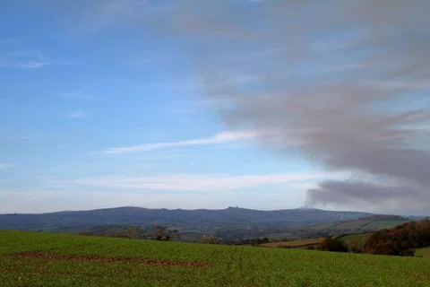 Berry Pomeroy, Devon, England: View of a bush fire on Dartmoor National Park 스톡 사진