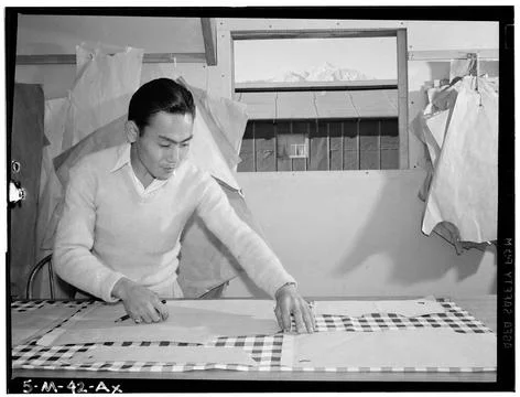 Bert K. Miura, pattern making, Manzanar Relocation Center, California. Ans... Stock Photos