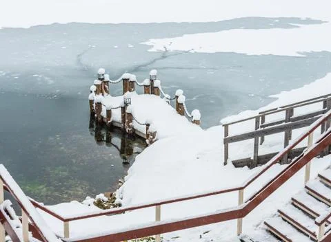 Berth with a chain in the snow Foto stock