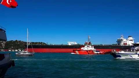 Berth in Istanbul. 4K. Vídeos de archivo 82673645