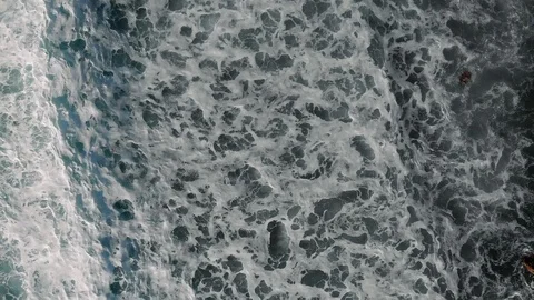 Best aerial view of the ocean. Waves crushing on the Atlantic Coast in Tenerife Vidéo 108754205