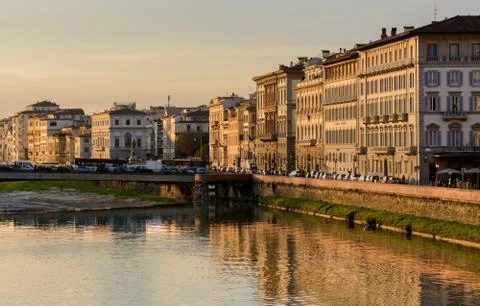 The best evening view of the Arno River and Lungarno Pacinotti opens from Pon Stock-Fotos