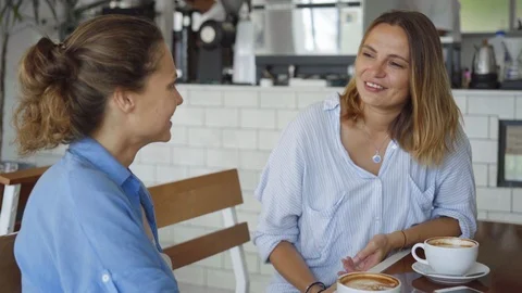 Best friends having date in cafe. Beautiful girls talking while drinking coffee. Vidéo 101256517