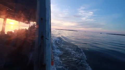 Best Time for Sunset Crossings Stockbeeldmateriaal 310816231