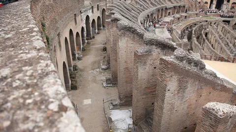 Between the walls of Colosseum Vidéo 38220850