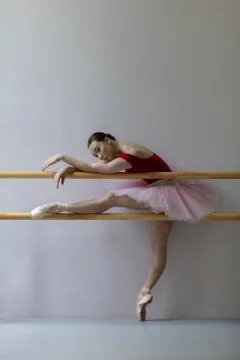 Beuatiful ballerina training in the class Stock-Fotos